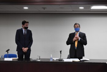 Carlos Brito Lavalle en compañía