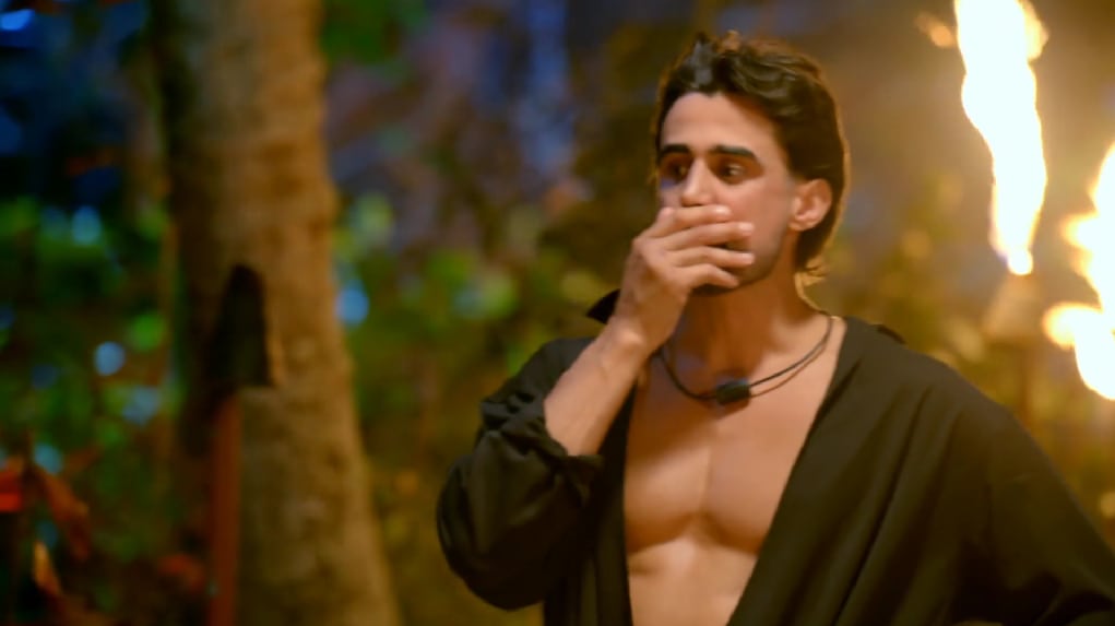 La reacción de Lucas refleja el impacto de la traición en la hoguera en 'La isla de las tentaciones' (Telecinco)
