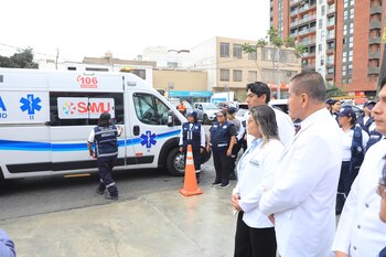 Equipos médicos, ambulancias y personal