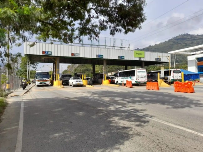 Los peajes El Trapiche y El Cabildo afectan la movilidad diaria de los habitantes del norte del Valle de Aburrá - crédito facetacinco