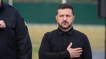 Zelenski reivindica ataques contra un refinería en Perm y una base militar en Volgogrado