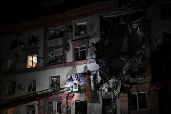 Un rescatista trabaja en el