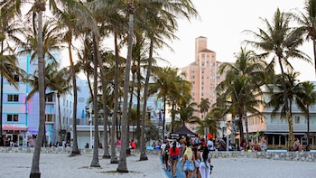 Hollywood avanza con un plan que permitiría edificios más altos en sus playas