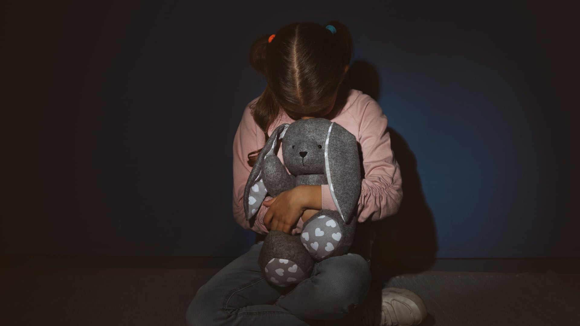 Condenaron al abuelo d euna menor por abusar de ella