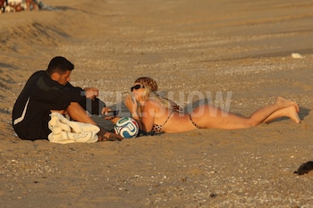 Wanda Nara, recostada en la