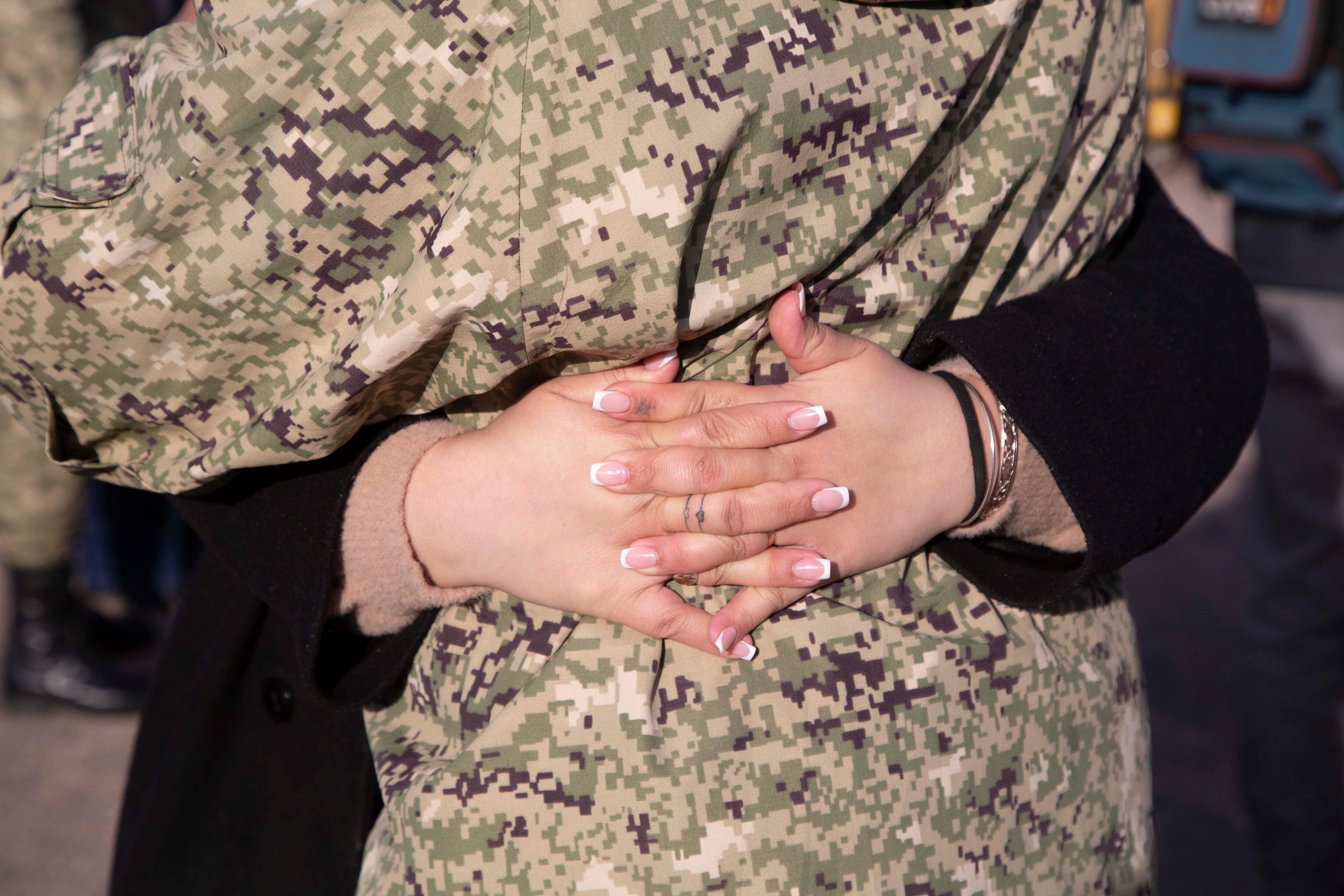 Una jornada marcada por llantos y abrazos por el regreso de los cascos azules (Presidencia)