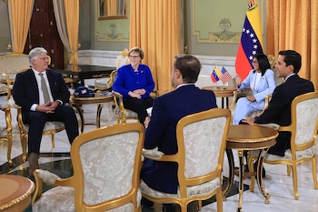 Delcy Rodríguez recibe en Caracas a delegación del Comité de Exteriores del Senado de EEUU (EFE/Palacio de Miraflores)