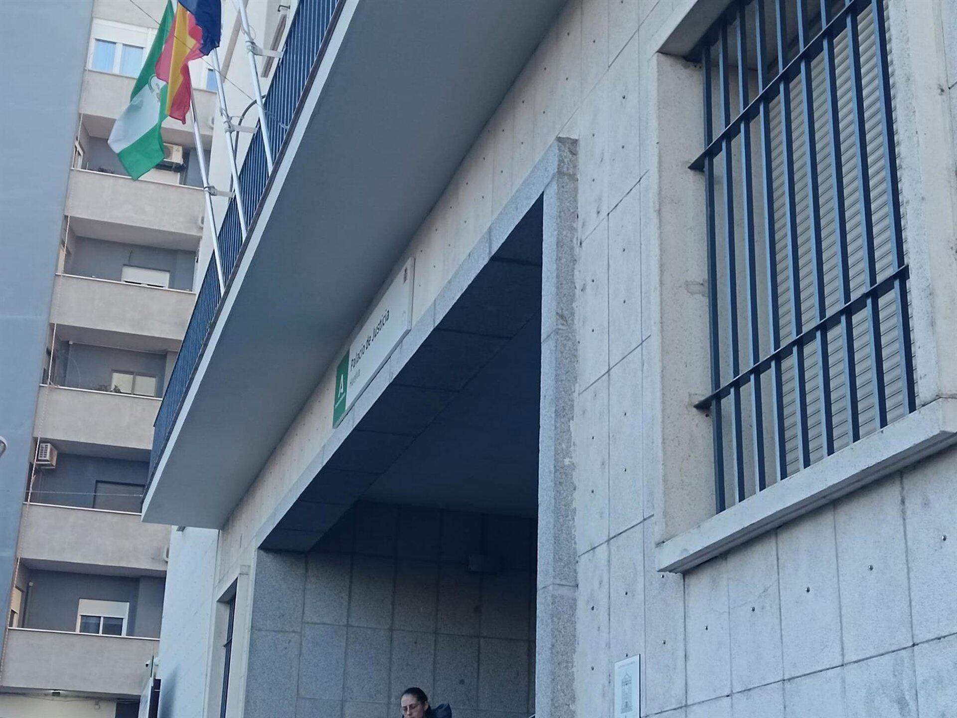 Prisión provisional sin fianza para las agresoras de un taxista de Huelva que recibió 40 puntos de sutura