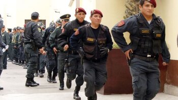 Con condenas que superan los 15 años, muchos policías son sentenciados mientras cumplen su función. (Andina)