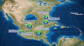 Mapa de Guatemala, corredor verde de 372 kilómetros, cinco logos circulares azules y verdes, con océanos a los lados.