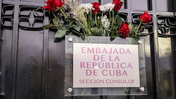 Ecuatorianos se concentran frente a