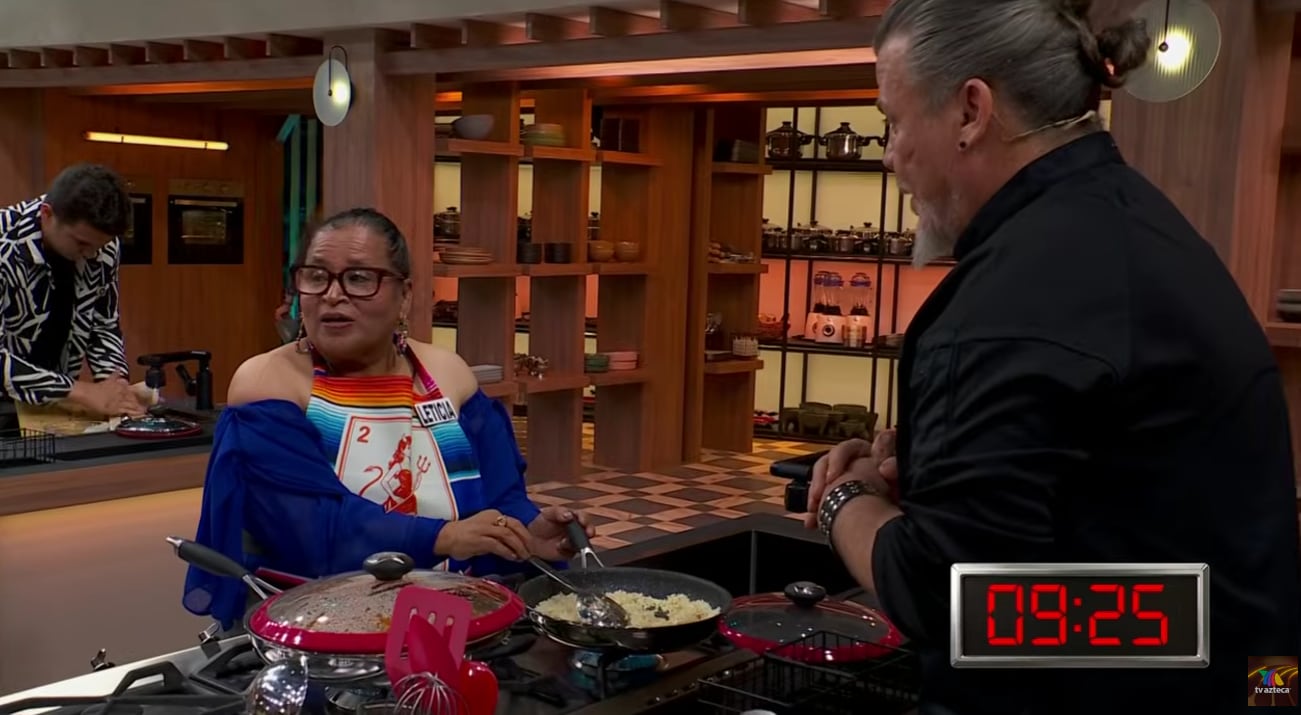 MasterChef 24/7 sorprende a la audiencia con su formato en vivo y una estricta selección: Leticia entregó el delantal en la primera eliminación de la temporada. (Captura de pantalla YouTube MasterChef México)