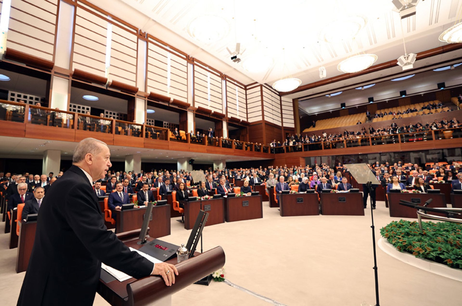 01/10/2023 HANDOUT - 01 October 2023, Turkey, Ankara: Turkish President Recep Tayyip Erdogan addresses members of parliament as he attends the reopening of the Turkish parliament after the summer recess in Ankara. Photo: -/Turkish Presidency/dpa - ATTENTION: editorial use only and only if the credit mentioned above is referenced in full
POLITICA INTERNACIONAL
-/Turkish Presidency/Dpa