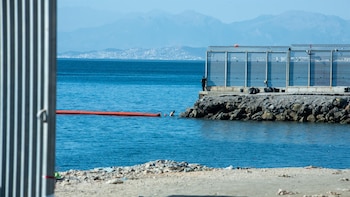 La Fiscalía de Tetuán procesa a 25 personas por organizar los cruces irregulares hacia Ceuta