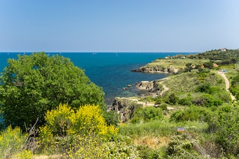 Enclavada entre las montañas del