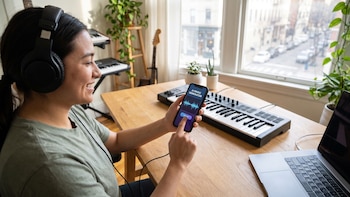 Crear música con IA tiene riesgos legales y pocos lo saben: el tema llegó a tribunales