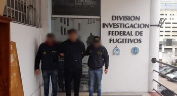 El hombre fue detenido junto