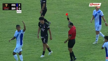 Hijo de Carlos Zambrano fue expulsado tras duro patadón en Sport Boys vs Alianza Atlético por la Copa de la Liga 2026
