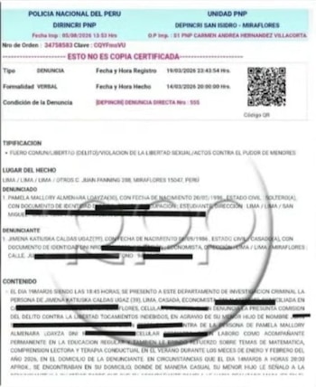 Documento oficial borroso de la Policía Nacional del Perú, es una denuncia con encabezados y texto parcialmente ilegible, incluye un código QR