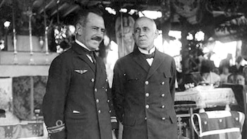 Sacadura Cabral y Gago Coutinho durante un homenaje tras su histórico vuelo transatlántico entre Lisboa y Río de Janeiro (Archivo Histórico de la Fuerza Aérea Portuguesa)