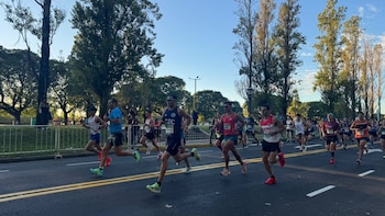 Se corre la MaraTANA 2026 en Buenos Aires con una multitud de atletas y familias