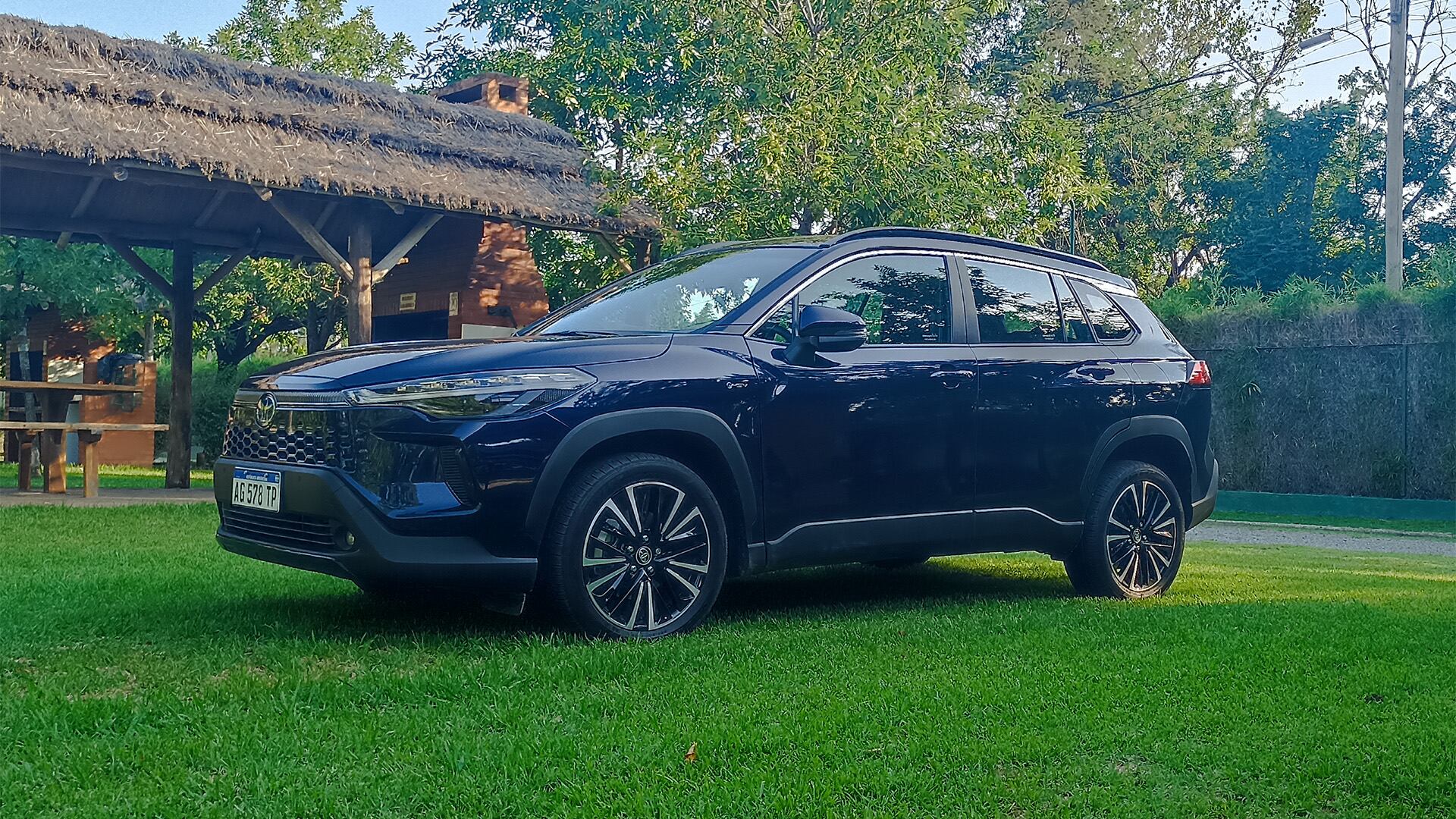 El Toyota Corolla Cross es el SUV más vendido del mercado con versiones nafteras e híbridas