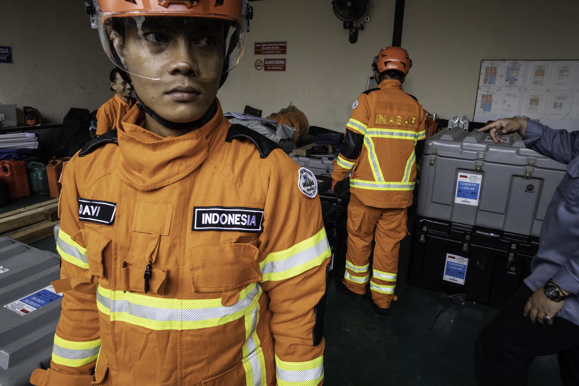 Las autoridades buscan el avión desaparecido en Indonesia