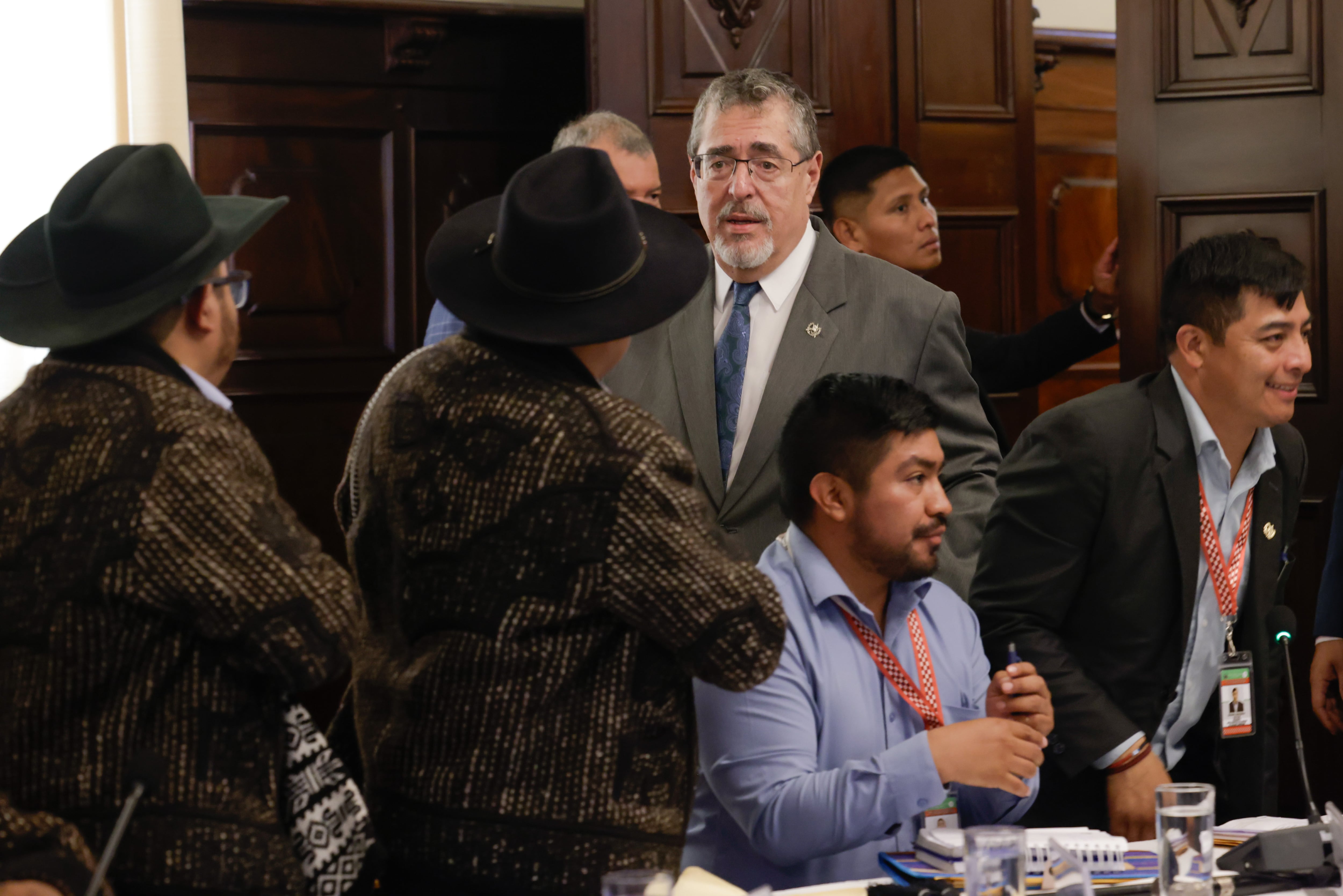 La tarde de este martes 8 de septiembre el presidente Bernardo Arévalo se reunió con representantes de 48 Cantones de Totonicapán y Alcaldes Indígenas de Sololá. (Gobierno de Guatemala)