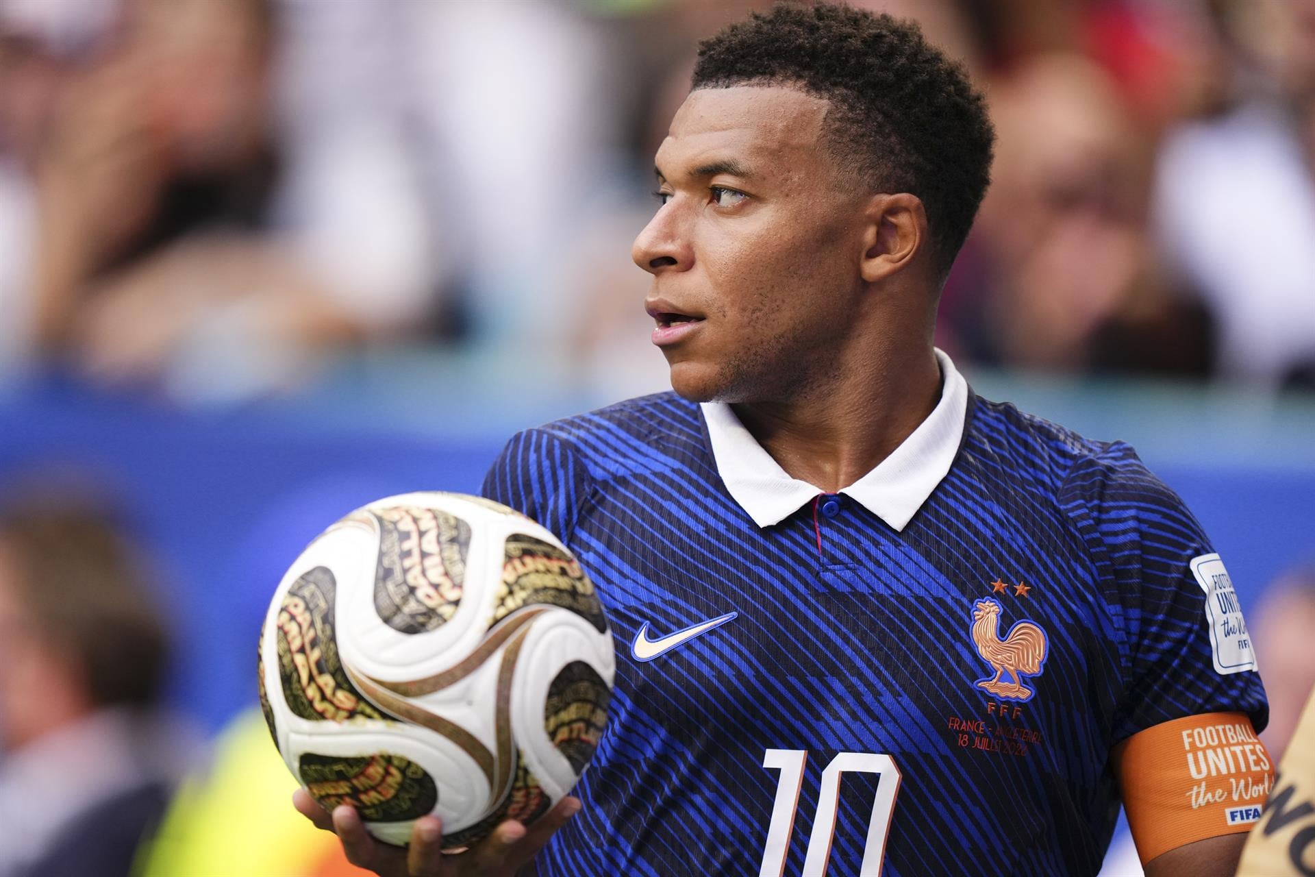 El delantero francés Kylian Mbappé, Bota de Oro del Mundial 2026