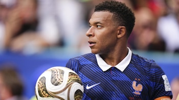 El delantero francés Kylian Mbappé, Bota de Oro del Mundial 2026