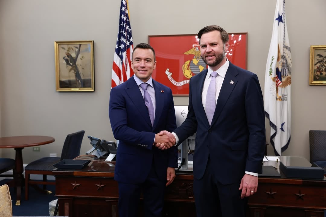 Fotografía difundida en la cuenta en Instagram @danielnoboaok del presidente de Ecuador, Daniel Noboa, de él junto al vicepresidente de EE.UU., JD Vance, este martes, en Washington (EE.UU.) (EFE/ @danielnoboaok)