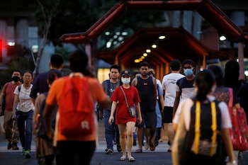 People wear face masks during the outbreak of coronavirus disease (COVID-19) in Singapore, April 3, 2020. REUTERS/Edgar Su
