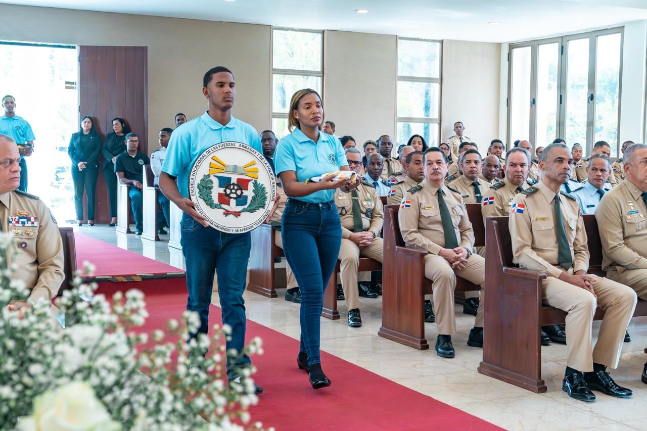 El 60° aniversario de la red educativa marcará la construcción de tres nuevas Escuelas Vocacionales en Higüey, Constanza y Montecristi para ampliar la formación técnica. (Foto: Ministerio de Defensa)