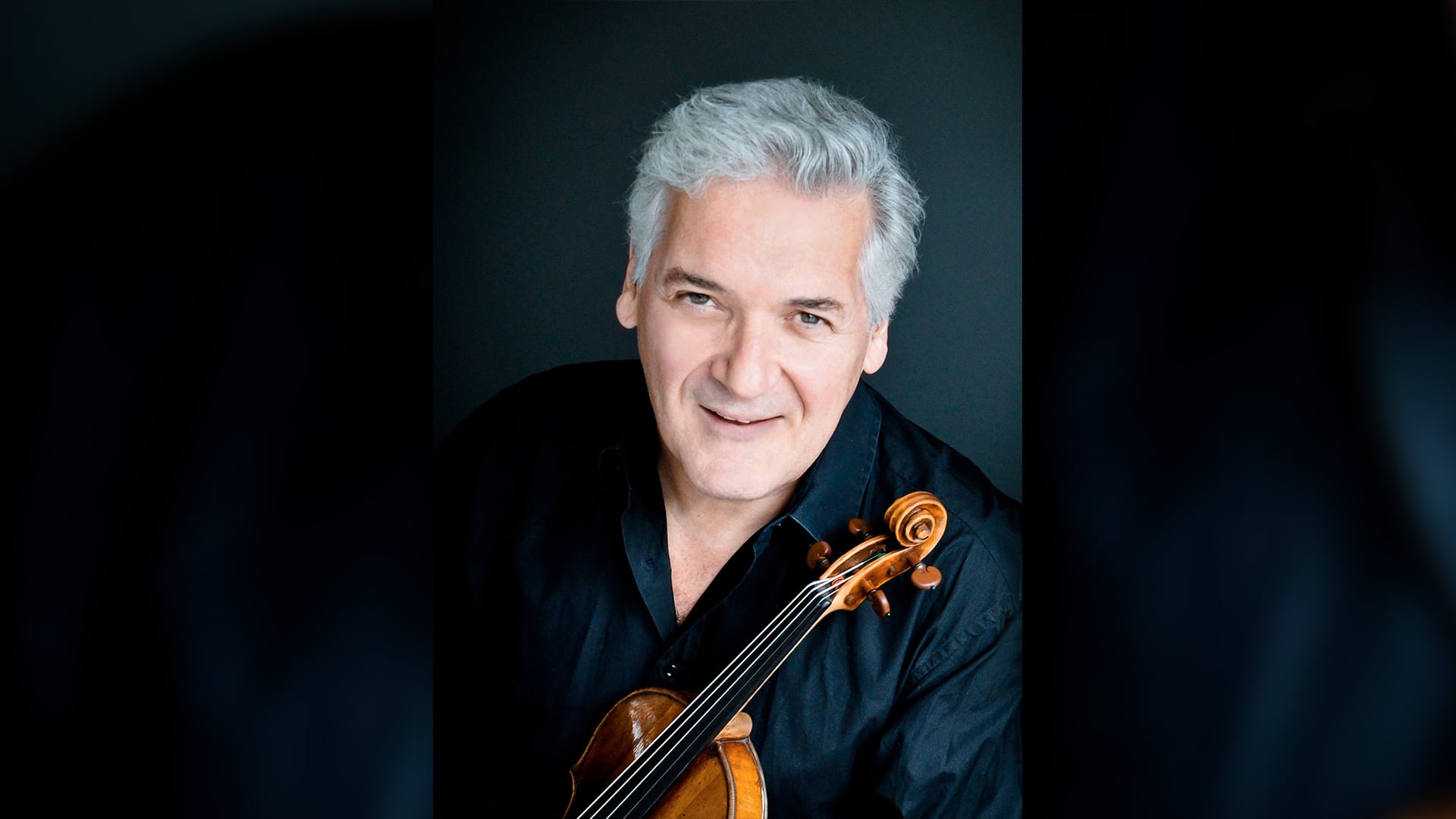 Pinchas Zukerman acumula más de cincuenta años de trayectoria como solista, director orquestal y violinista