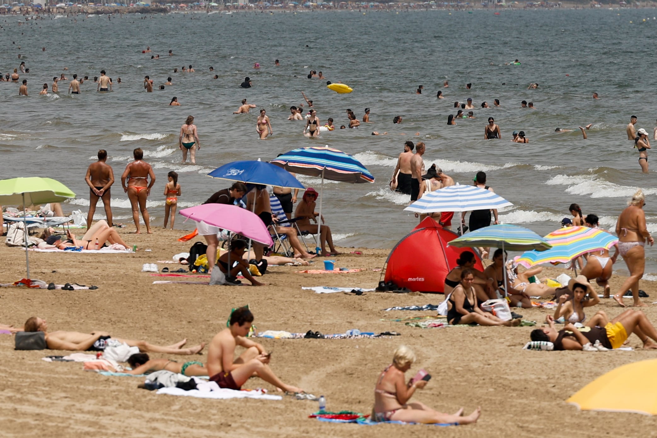 Comienza la ola de calor en España: máximas de hasta 44 grados y avisos por altas temperaturas en 10 comunidades autónomas