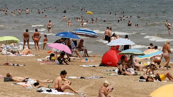 Comienza la ola de calor en España: máximas de hasta 44 grados y avisos por altas temperaturas en 10 comunidades autónomas