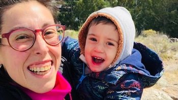 Fue a una guardia por un dolor abdominal y descubrió que estaba embarazada de 38 semanas: dio a luz una hora después