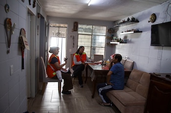 Censistas recaban la opinión de vecinos en Cerro Norte (Presidencia)