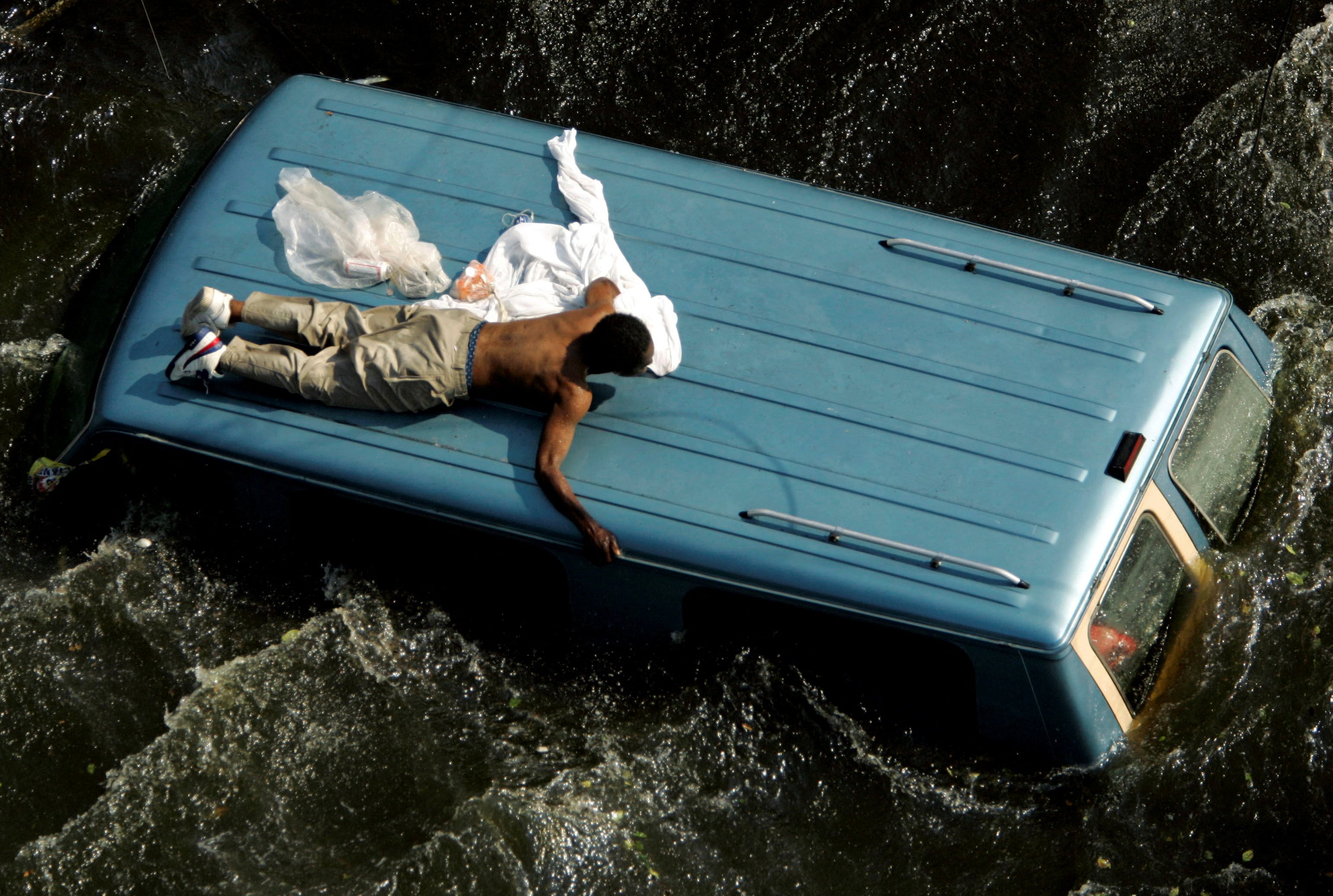 Katrina se formó en las Bahamas, cruzó Florida y se intensificó en el Golfo de México hasta alcanzar la categoría 5 antes de llegar a Luisiana (REUTERS/Robert Galbraith)