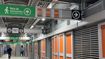El concejal hace una analogía provocativa al describir las recientes instalaciones de seguridad en la red de transporte, desatando una conversación sobre la dignidad y el respeto de los usuarios - crédito @TransMilenio/X