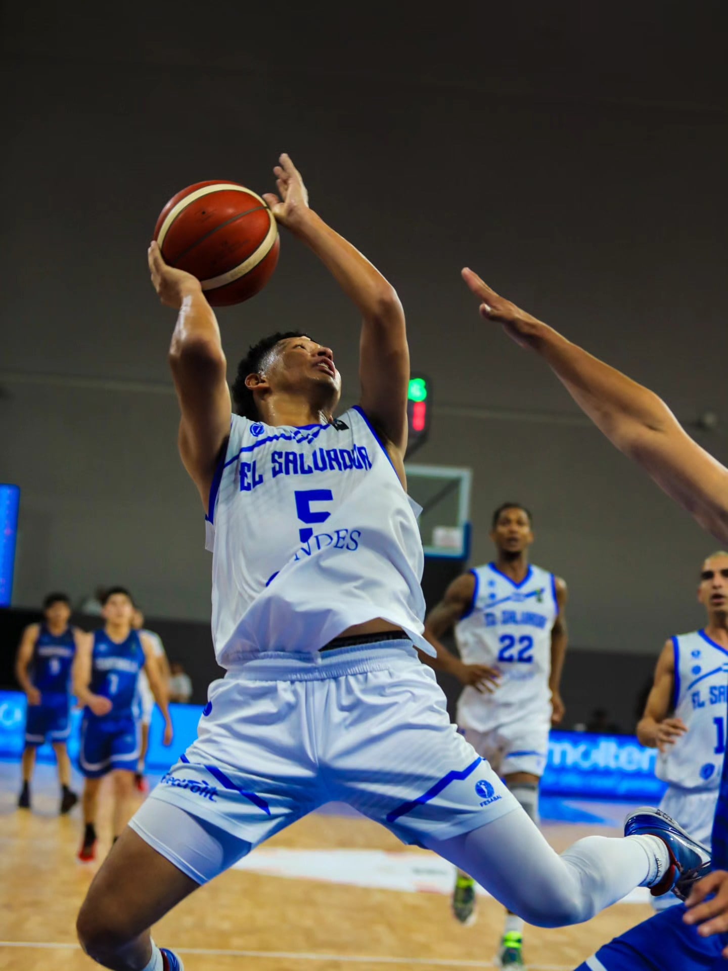 La tercera edición del torneo Capital Basketera marca un antes y un después para el baloncesto regional. El evento reivindica a la capital como epicentro y apuesta por la integración entre naciones (Foto cortesía Federación Salvadoreña de Baloncesto)