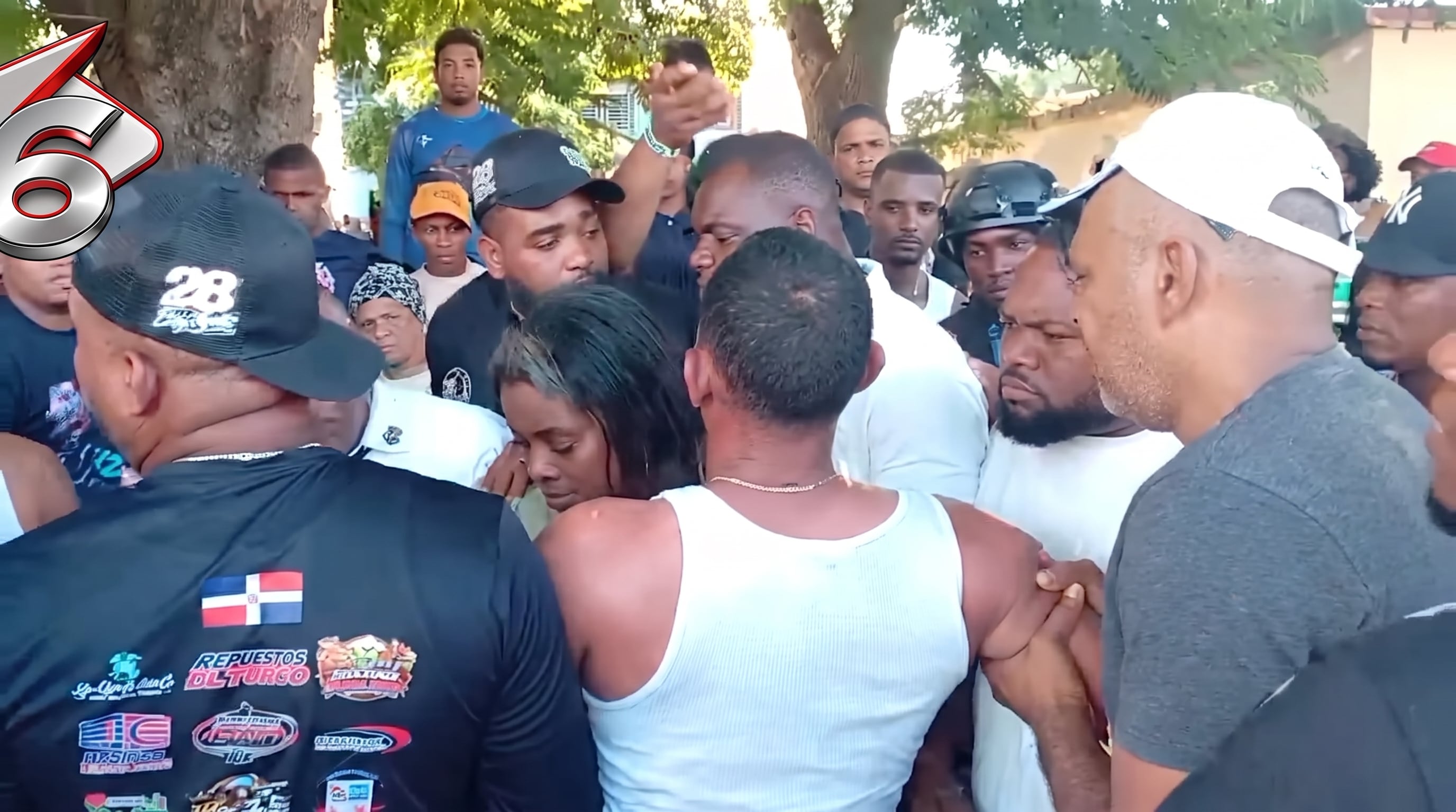 Momento en el que habría sido esposada la diputada, captura de video. (Captura de video cortesía Al Momento)