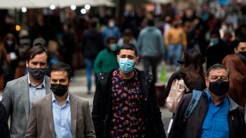 A qué llaman los epidemiólogos la “ola de salida” y por qué recomiendan no relajarse aunque aumente la vacunación