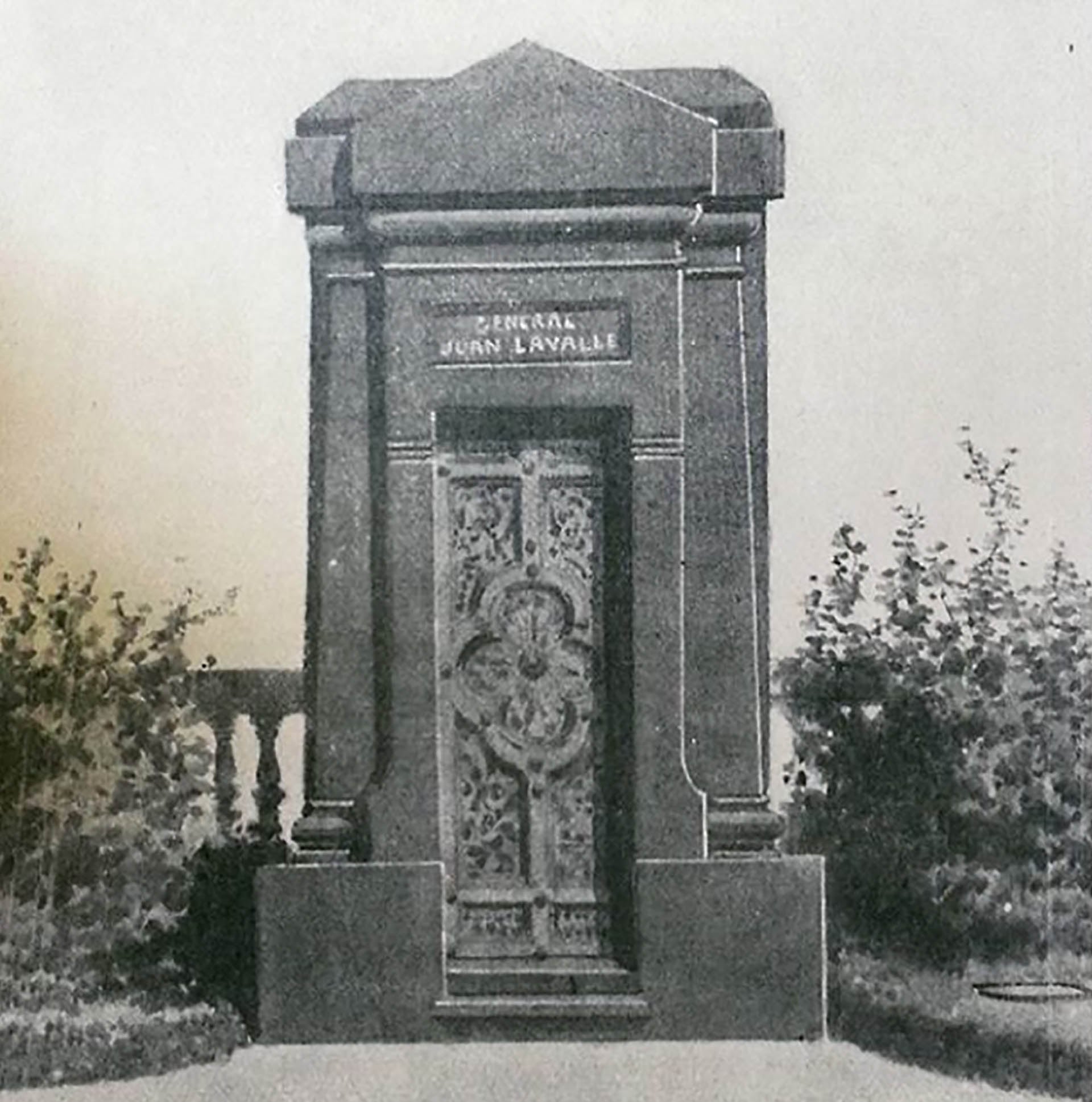 La tumba de Lavalle en el cementerio de La Recoleta
