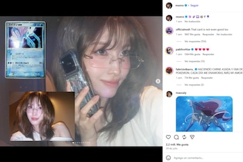 Momo de TWICE provocó indignación tras romper el estuche de una carta Pokémon valuada en hasta 1.000 dólares y pegársela en el rostro