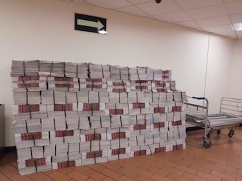 Exhibieron periódicos de Morena almacenados