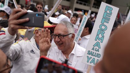 Ministro de Salud de Gustavo Petro se salvó: Procuraduría canceló sanción en su contra