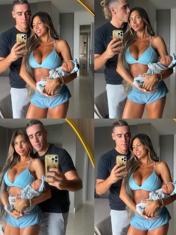 Cuatro fotografías de un hombre con camiseta negra y una mujer con top azul que sostiene a un bebé recién nacido frente a un espejo