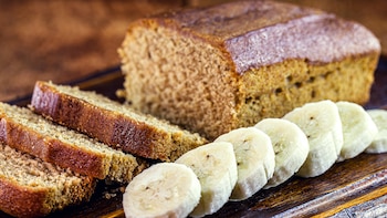 Receta de bizcocho de plátano sin gluten: un postre saludable y delicioso que puedes preparar en solo 15 minutos