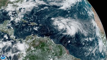 Tormentas Philippe y Rina ponen